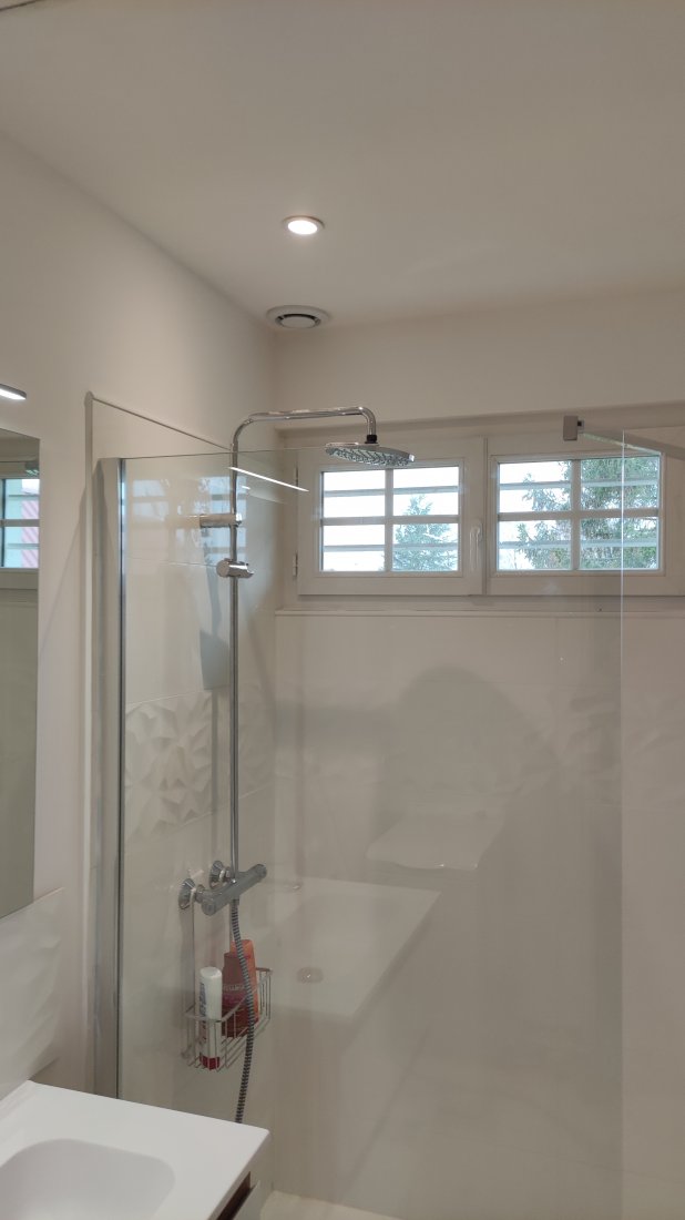 Rénovation salle de bain : agencement placo peinture
